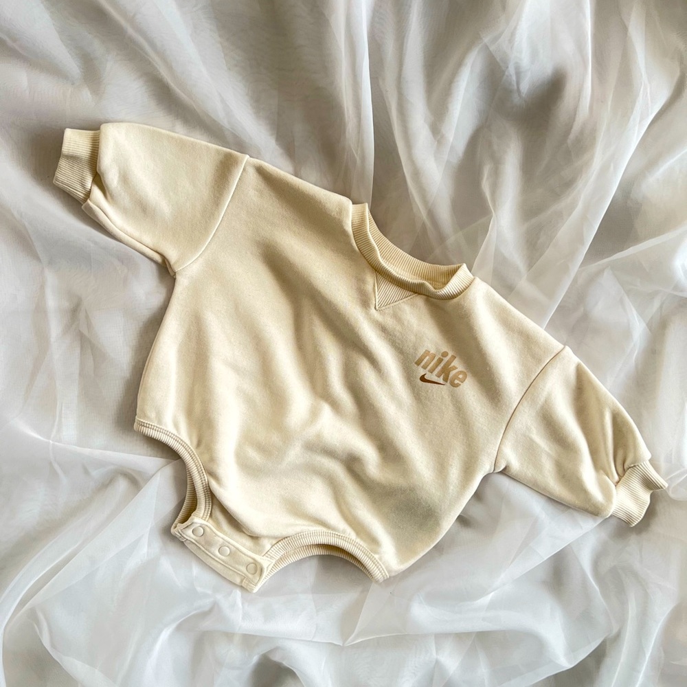 Nike Sweatshirt 1pc.